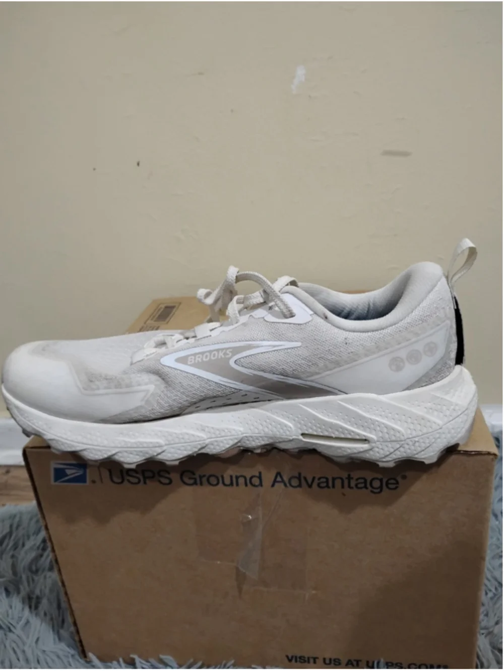 Brooks Cascadia 18 Women's Size 12 White Trail Adapt Running Shoes 1204161B146